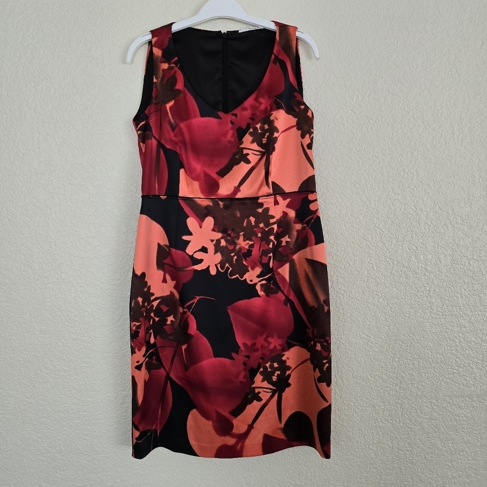 T Tahari Red Floral Satin Sheath Pencil Dress size 10 - Picture 2 of 6